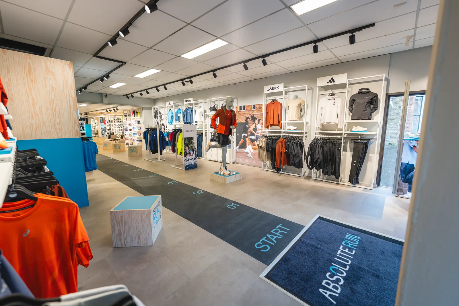 Hardloopkleding en accessoires in de winkel aan de Dracht in Heerenveen